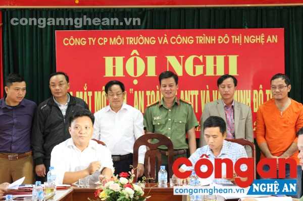 12 tổ tự quản tiến hành ký cam kết