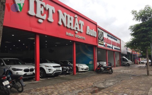 Hầu như các showroom xe cũ ở Hà Nội đều khá vắng khách.