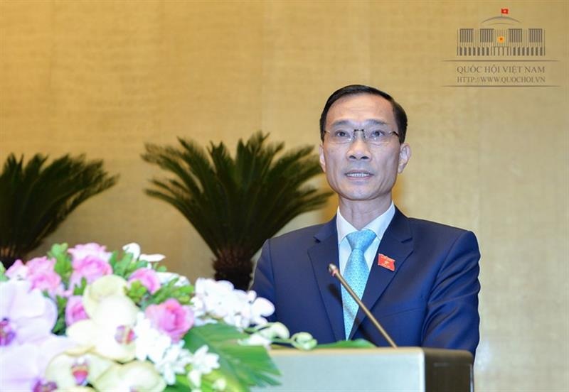 Chủ nhiệm Ủy ban Kinh tế Vũ Hồng Thanh trình bày Báo cáo thẩm tra dự án Luật Cạnh tranh (sửa đổi)