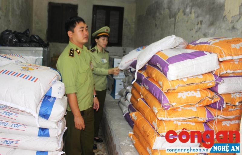 Toàn bộ gần 2,5 tấn ngô nhập lậu đang bị tạm giữ