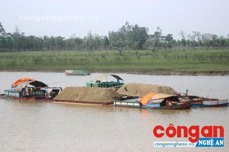 Cần siết chặt hoạt động khai thác cát, sỏi gây ảnh hưởng tới dòng chảy của các con sông lớn