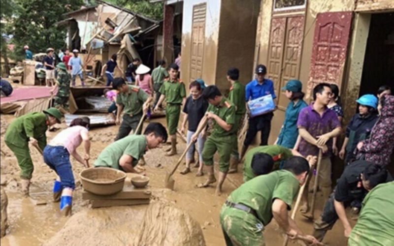 Lực lượng công an nhân dân luôn 'vì nhân dân quên mình, vì nhân dân hi sinh'. Ảnh: Báo CAND