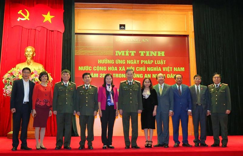 Các đại biểu tham dự Lễ mít-tinh.