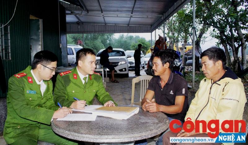 Tổ công tác làm việc với ông Nguyễn Văn Bảy, người vi phạm