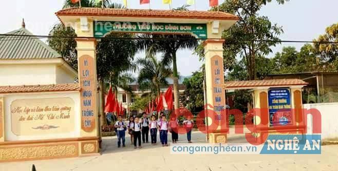 Trường Tiểu học Đỉnh Sơn, nơi xảy ra vụ việc