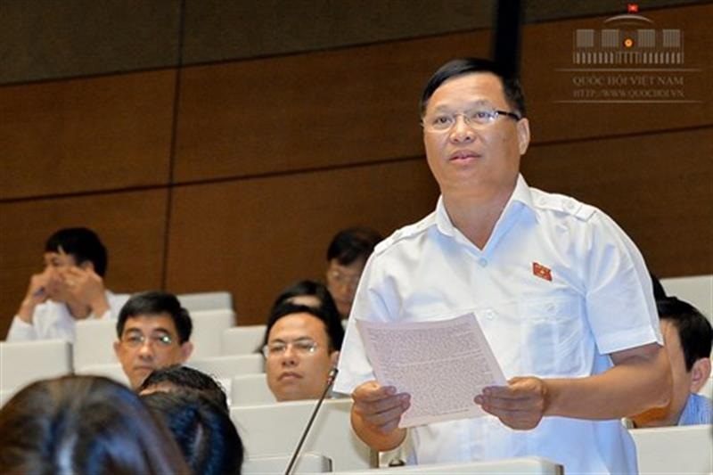 Đại biểu Quốc hội Trần Văn Tiến phát biểu tại hội trường