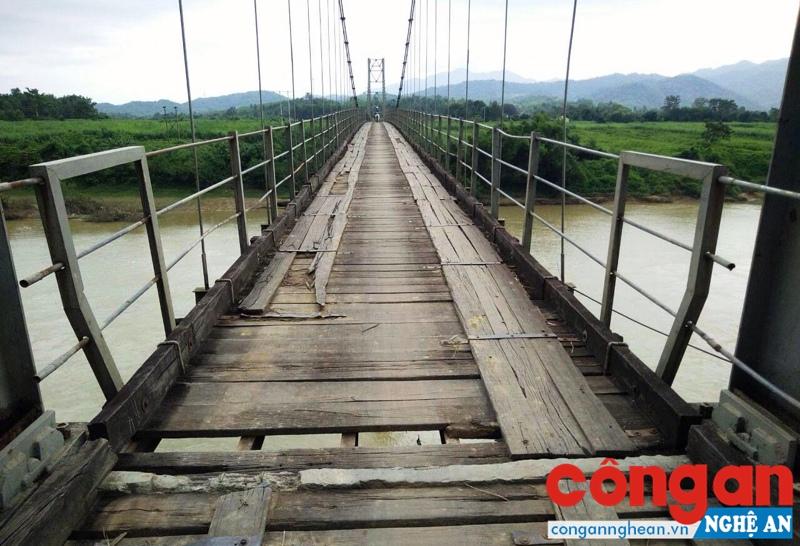 Sau 10 năm đưa vào khai thác, cầu treo Chôm Lôm cần phải nâng cấp, sửa chữa