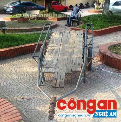 Tang vật - chiếc xe kéo mà đối tượng Thắng cùng đồng phạm dùng để chở những hàng hóa trộm được ở hàng tạp hóa