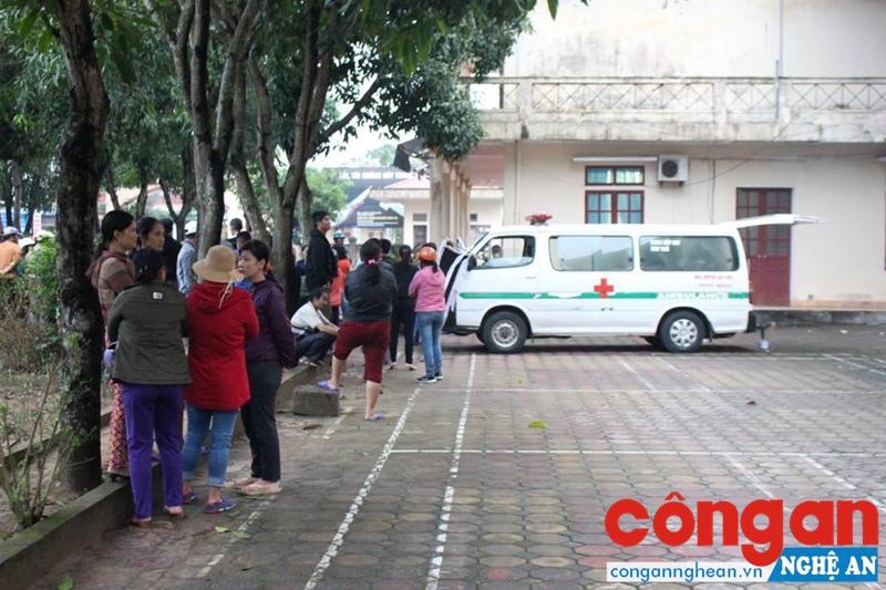 Người nhà sản phụ bao vây bệnh viện yêu cầu làm rõ cái chết của sản phụ