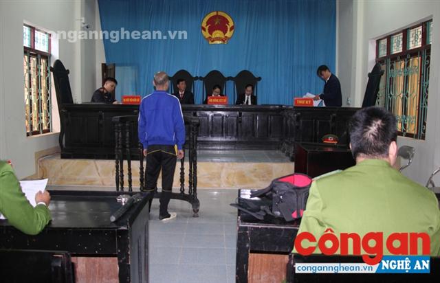 Toàn cảnh phiên tòa.