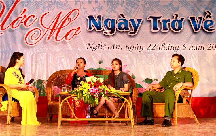Hội Phụ nữ phường Vinh Tân trao đổi kinh nghiệm                                                       về việc hỗ trợ những hội viên lầm lỗi, tái hòa nhập cộng đồng