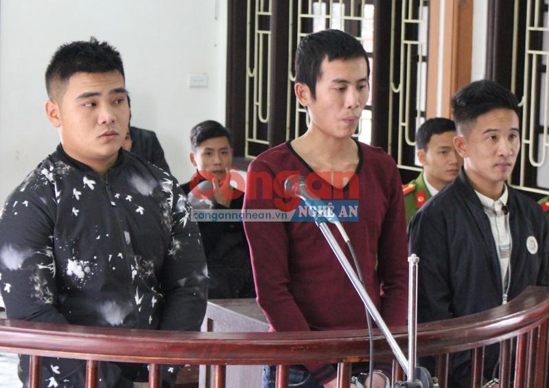 Ba đối tượng bị đưa ra xét xử tại phiên tòa