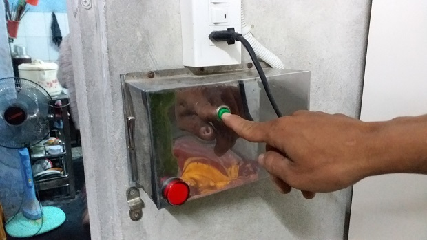 Khóa trái bên trong. Ảnh: Nhật Tuấn.