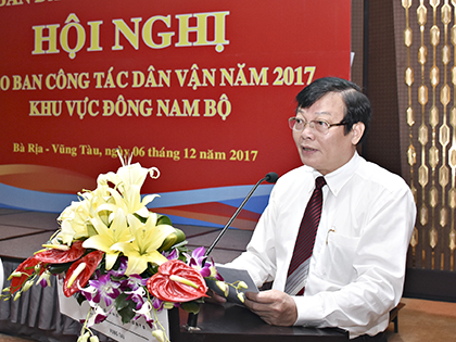 Đồng chí Hà Ngọc Anh, Phó Trưởng Ban Dân vận Trung ương, phát  biểu khai mạc hội nghị và định hướng thảo luận.