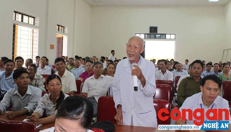 Người dân tham gia ý kiến các khoản huy động đóng góp  từ nhân dân 