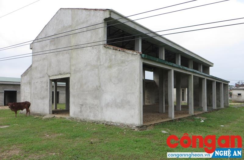 Trung tâm thương mại xã Hưng Phúc đang xây dựng dở dang