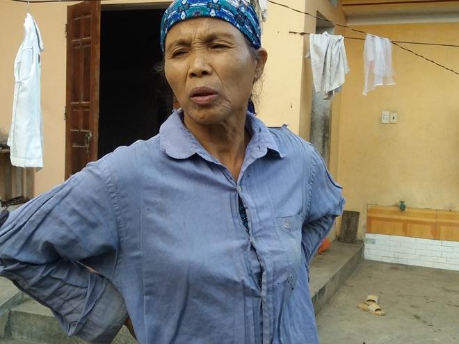 Bà Bảo day dứt phải chuyển mộ của mẹ chồng khi mới chôn được 1 năm.