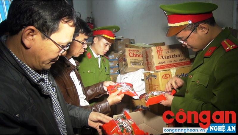 Đoàn liên ngành 389 TP Vinh kiểm tra chống gian lận thương mại và kinh doanh hàng hóa kém chất lượng