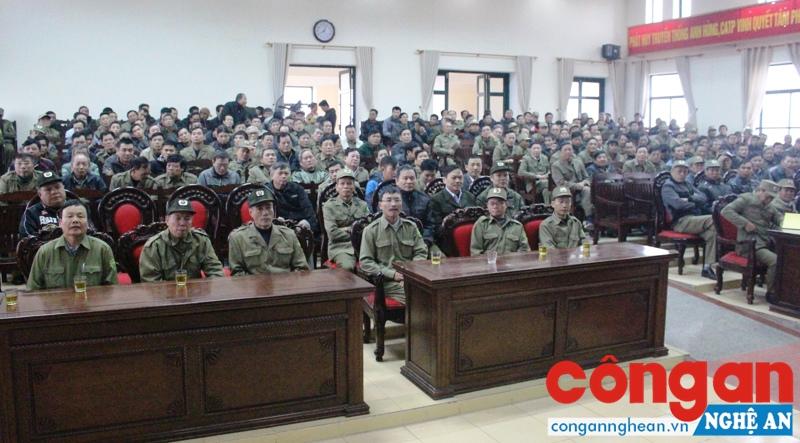 Các cán bộ tham gia khóa tập huấn.