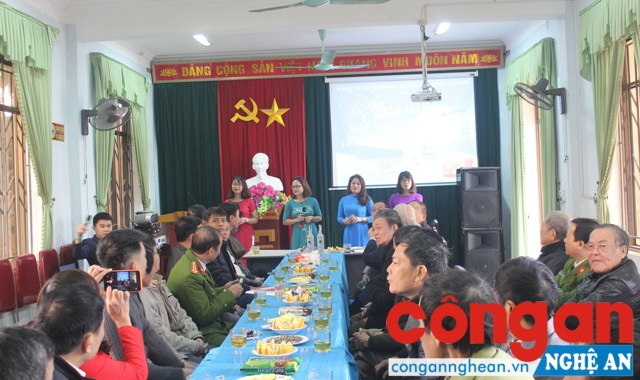 Các tiết mục văn nghệ đặc sắc do cán bộ phường Cửa Nam biểu diễn