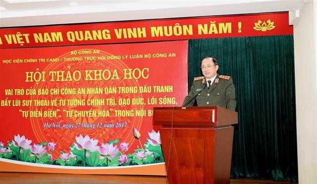 Thứ trưởng Nguyễn Văn Thành phát biểu tại Hội thảo.