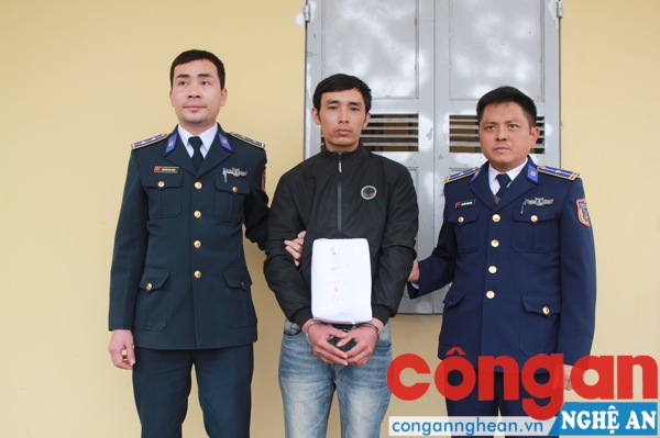 Đối tượng Nguyễn Đức Huynh cùng tang vật