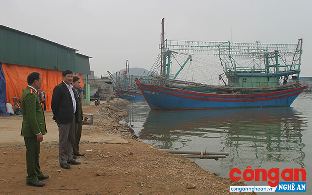 Đồn Công an Bãi Ngang và Công an xã Tiến Thủy thường xuyên gặp gỡ, trao đổi với bà con nhân dân về công tác đảm bảo ANTT trên địa bàn