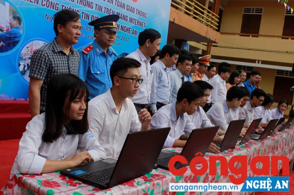 Trong năm 2017, công tác tuyên truyền, giáo dục pháp luật vè ATGT được chú trong, nhất là thanh, thiếu niên niên. Năm 2018, tỉnh sẽ duy trì cuộc thi tìm hiểu trực tuyến mở rộng đối tượng dự thi, trong đó bắt buộc đối với học sinh bậc THCS