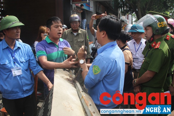 Các lực lượng liên quan đã tăng cường tuần tra, xử lý vi phạm về ATGT, nhất là triển khai quyết liệt kế hoạch giải tỏa hành lang, vỉa hè