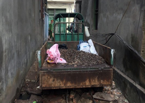 Một lượng lớn đầu đạn được các lực lượng chức năng thu gom sau khi xảy ra vụ nổ