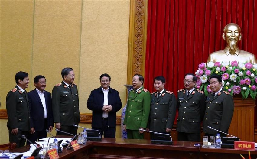 Các đại biểu trao đổi tại Hội nghị.