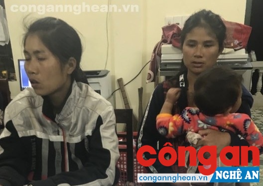 Hai đối tượng Ven Thị Mão và Cụt Thị Thông tại Cơ quan Công an