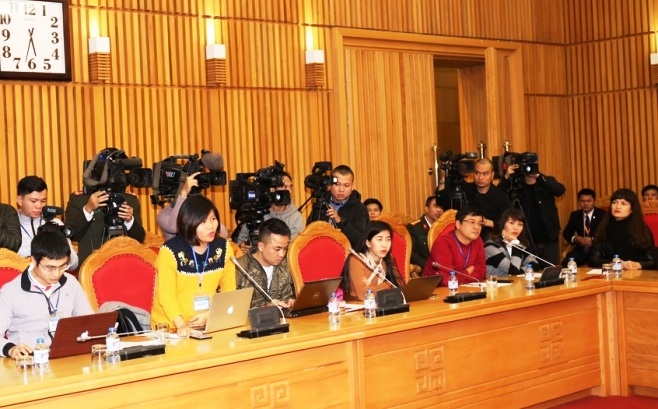 Các phóng viên, biên tập viên tại buổi họp báo.