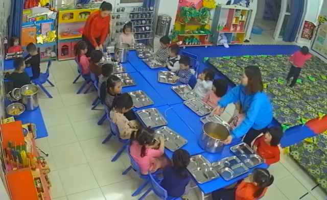 Giáo viên mầm non là công việc đặc thù. Ngoài việc dạy trẻ còn phải kiêm cả việc bảo mẫu