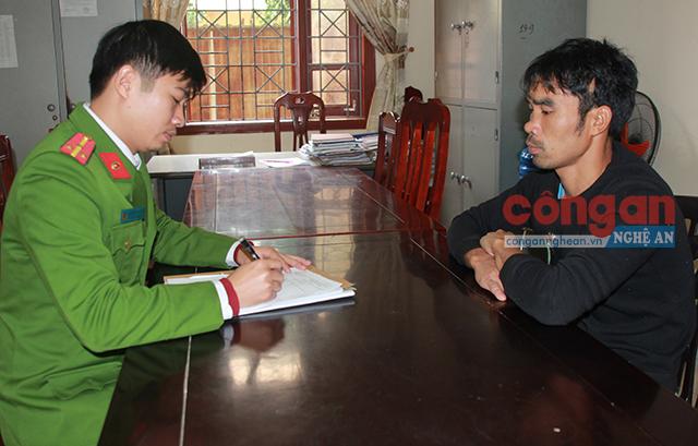 Công an huyện Diễn Châu lấy lời khai đối tượng Hoàng Ngọc Lượng 