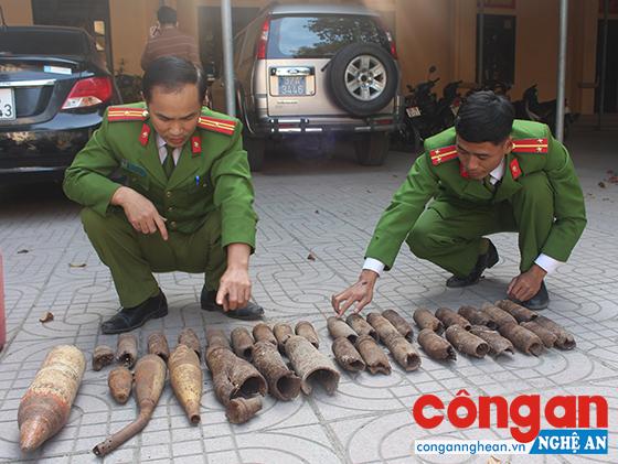 Số đầu đạn, vỏ lựu đạn được thu giữ