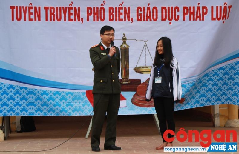 Thời gian qua, lực lượng Công an đã tăng cường các hoạt động tuyên truyền, phổ biến pháp luật trong trường học, góp phần nâng cao nhận thức, kỹ năng cho HSSV
