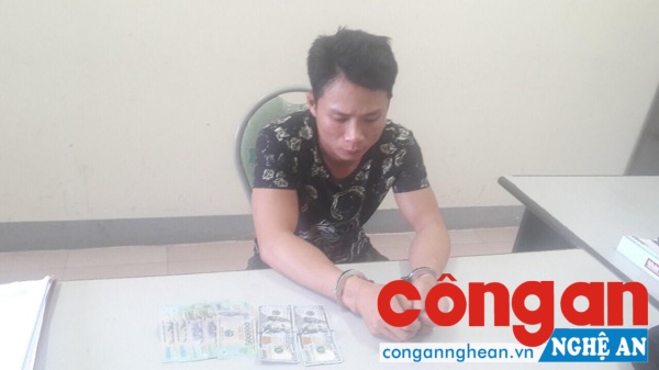 Đối tượng Tường và tang vật cơ quan Công an thu giữ