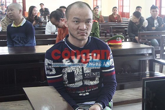 Bị cáo Thò Nỏ Tủa tại phiên tòa