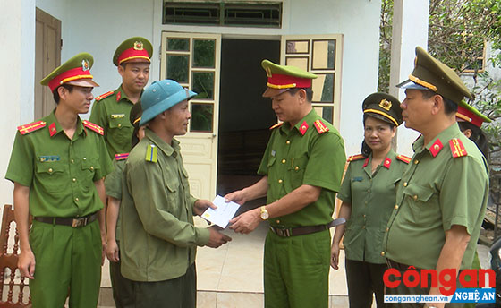 Công an TX Cửa Lò luôn quan tâm, vận động các lực lượng nòng cốt trong đảm bảo ANTT tại cơ sở tích cực tham gia phong trào toàn dân bảo vệ ANTQ