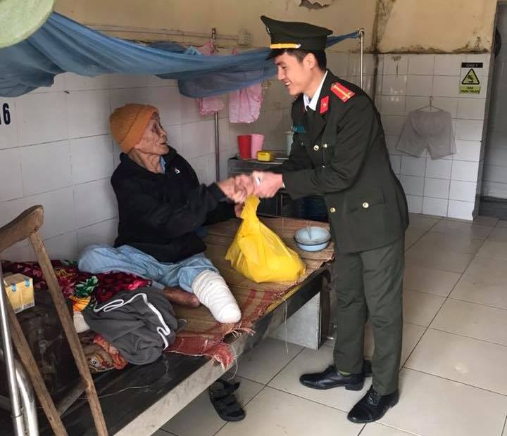 Những phần quà nhỏ nhưng chứa đựng nhiều tình cảm, nghĩa cử cao đẹp của CBCS