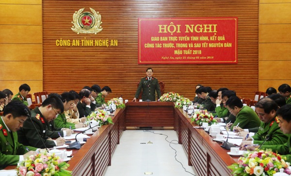 Đồng chí Đại tá Nguyễn Hữu Cầu, Giám đốc Công an tỉnh chủ trì Hội nghị tại điểm cầu Nghệ An