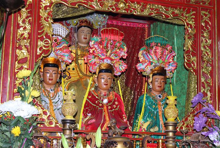 Tượng “Tứ vị Thánh Nương” được thờ ở đền Cờn trong