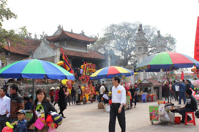 Một góc đền Cờn trước ngày khai hội