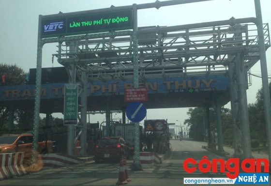 Hoạt động tại Trạm thu phí Bến Thủy trên địa bàn tỉnh Nghệ An được diễn ra thông suốt, đảm bảo an toàn