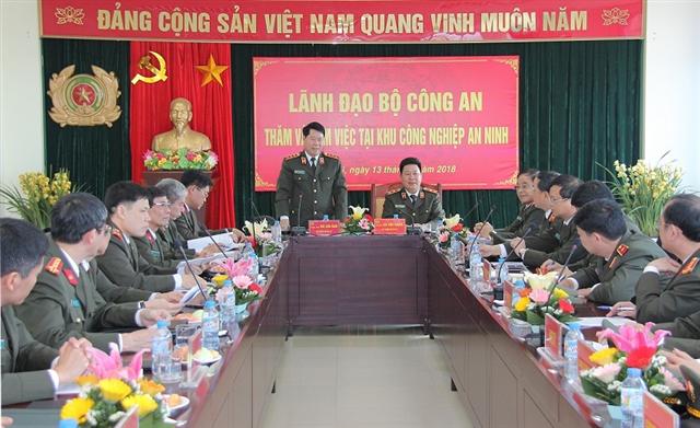 Thứ trưởng Bùi Văn Nam phát biểu tại buổi làm việc.