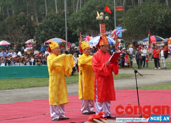 Ban hành lễ đọc văn tế ca ngợi và tri ân công đức của vua Mai, triều thần cùng tướng sĩ trong sự nghiệp chống giặc cứu nước ở thế kỷ thứ VIII tại Lễ hội đền vua Mai (huyện Nam Đàn)