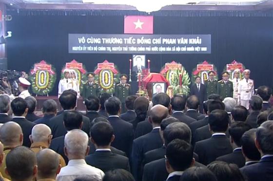 Đúng 7.30 Lễ Truy điệu đồng chí Phan Văn Khải được cử hành trọng thể.