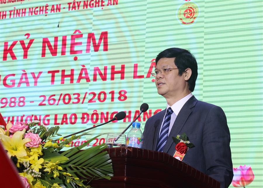 Đồng chí Lê Xuân Đại, UV Ban thường vụ tỉnh ủy, Phó chủ tịch thường trực UBND tỉnh đánh giá cao kết quả đạt được của AGRIBANK Nghệ An
