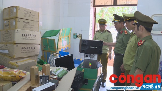 Một số mặt hàng điện tử bị tạm giữ